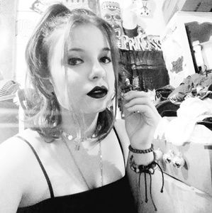 Meet your Posher, Marissa